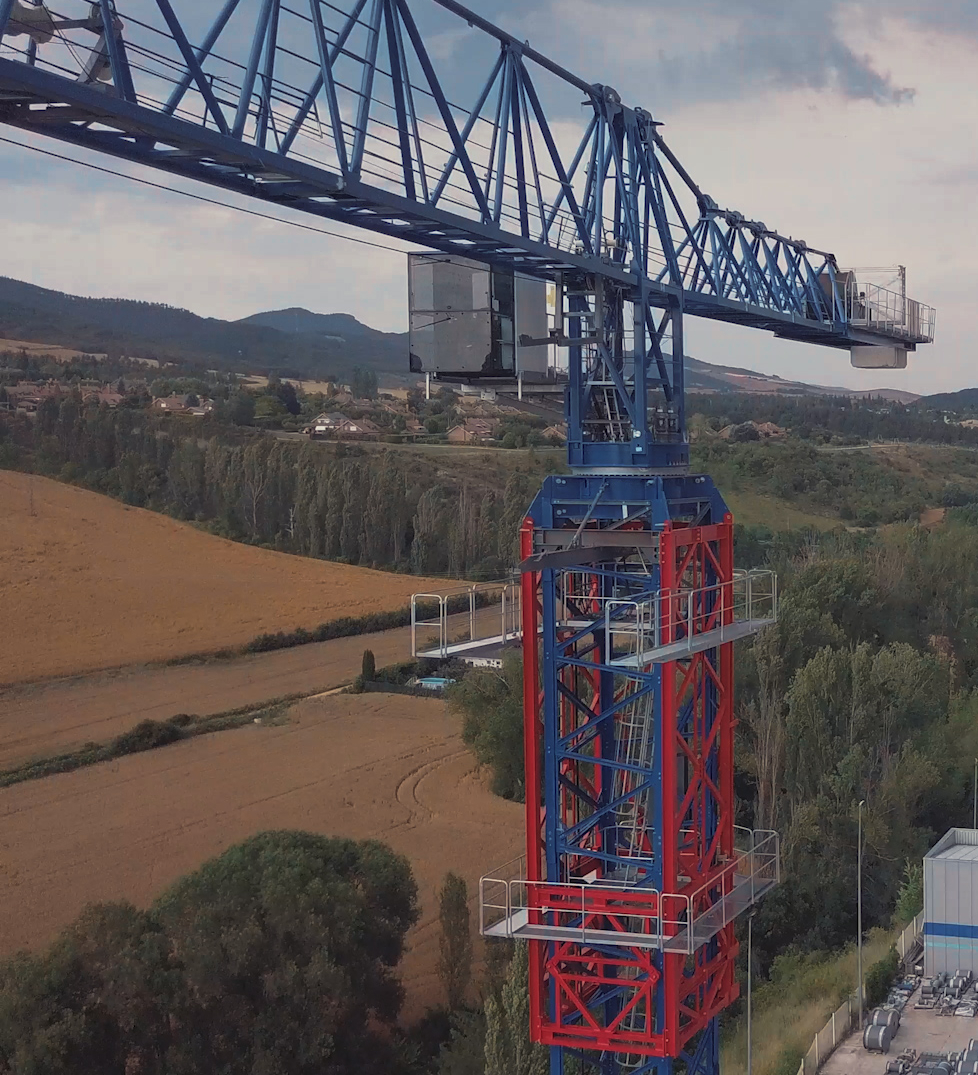 Comansa introduces two new flat-top cranes