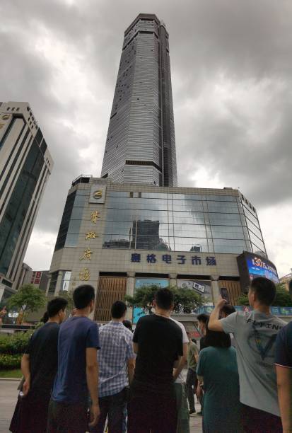 SEG Plaza in China wobbles, causes panic in downtown Shenzhen