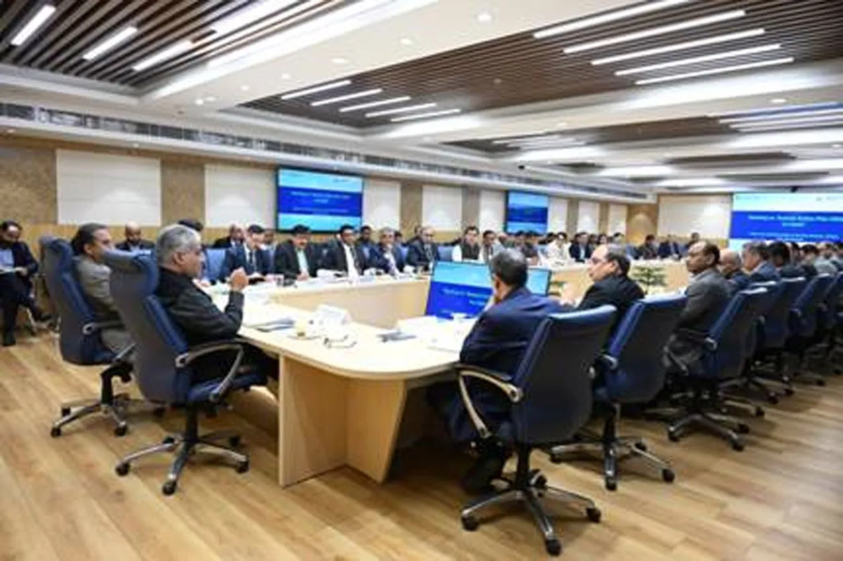 Yadav Reviews Delhi-NCR Air Plans, Orders Monthly Checks