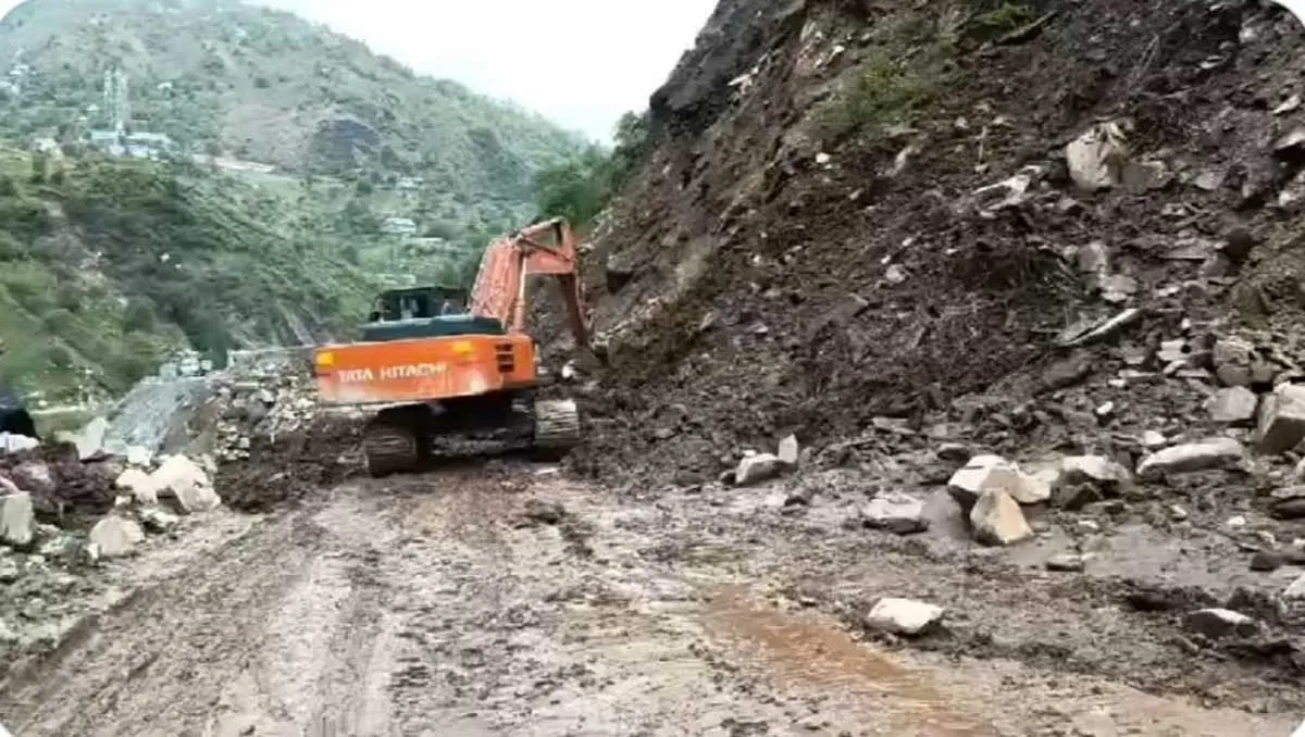 Srinagar–Jammu Highway Restoration Nears Completion, Traffic Soon