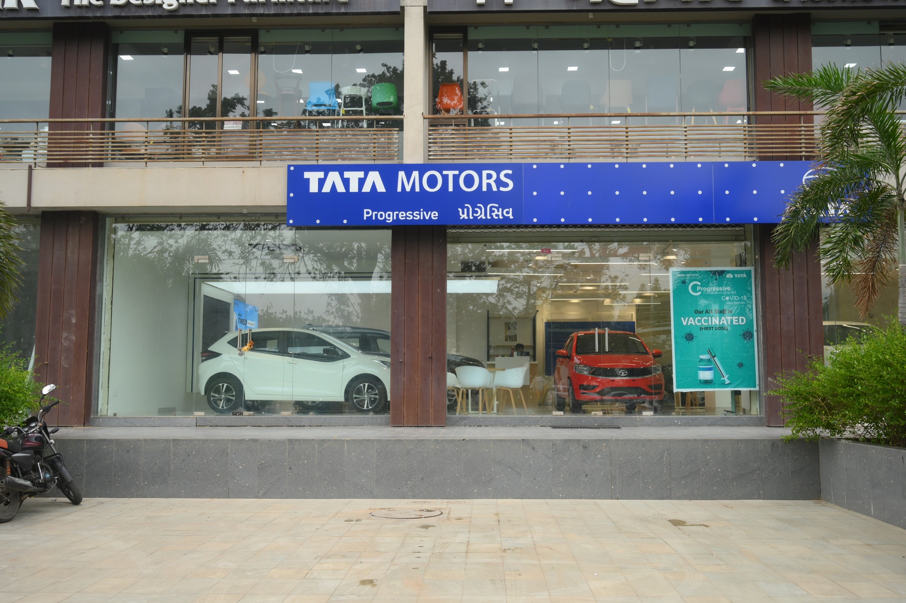 Tata Motors simultaneously inaugurates eight new showrooms in Ahmedabad