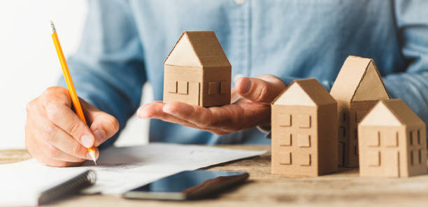 Maharashtra govt decides not to provide housing to retired officials
