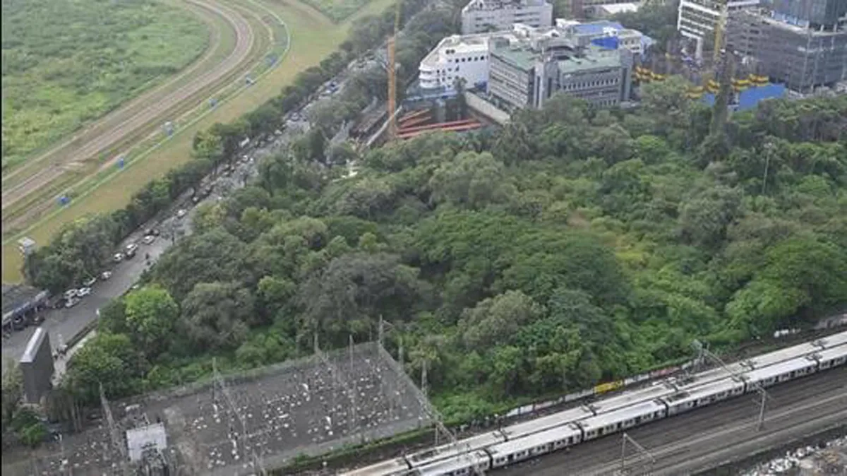Railways to Lease Mahalaxmi, Bandra Plots to Raise Rs 60 Billion
