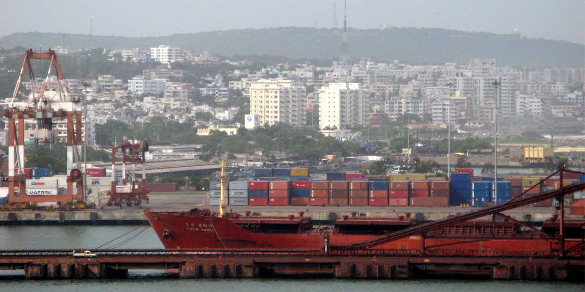 Centre to invest Rs 800 billion in Andhra Pradesh's port development