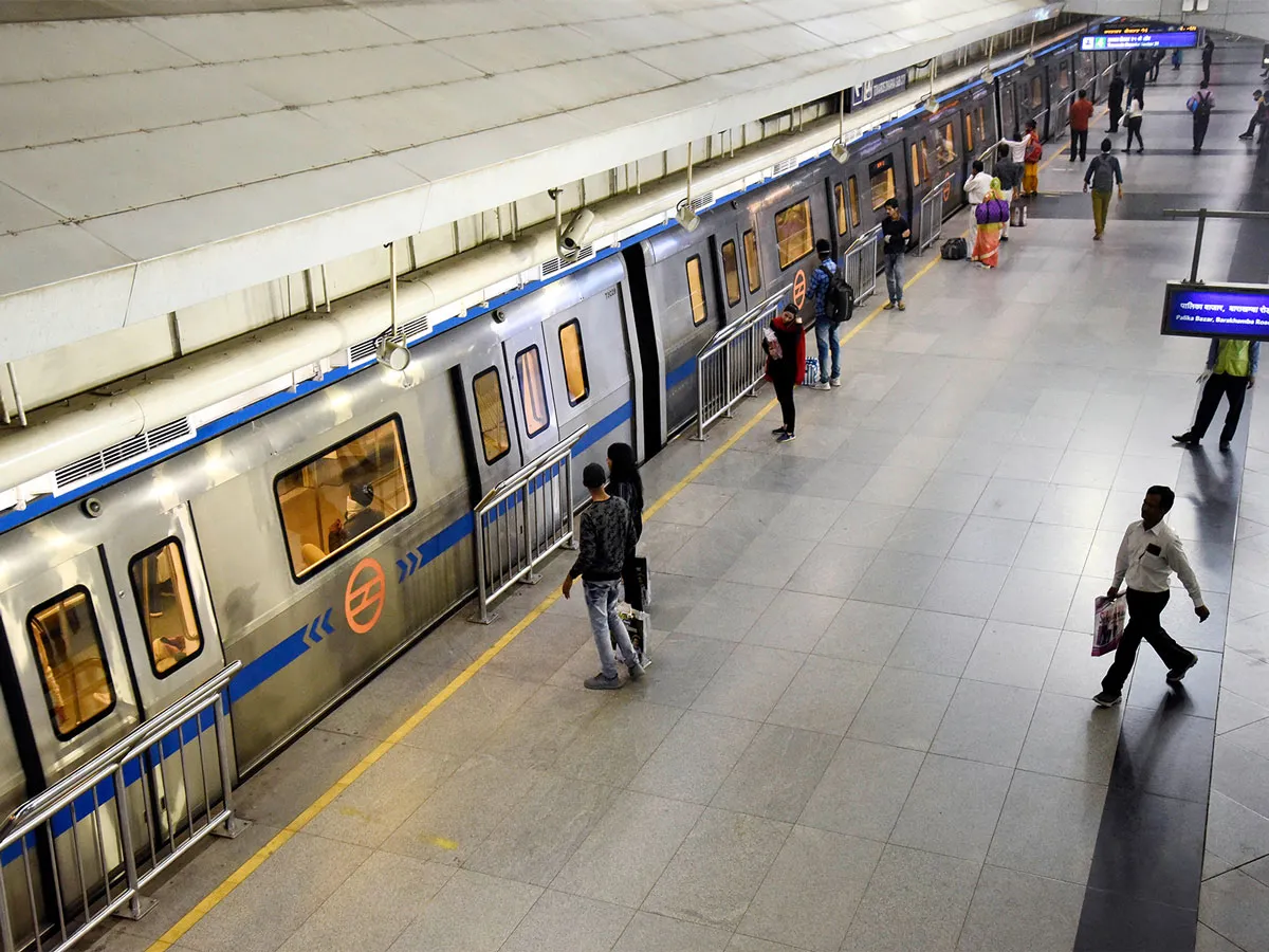 DMRC Completes Tunnel Under Red Line Without Halting Services