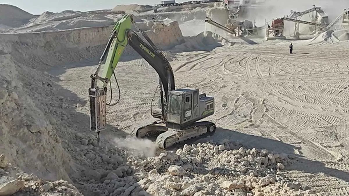 Zoomlion Builds Excavator For Middle East Heat