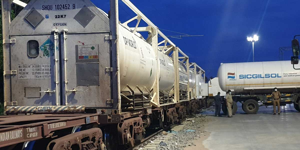 Railways delivers record 32,000 MT of medical oxygen to nation