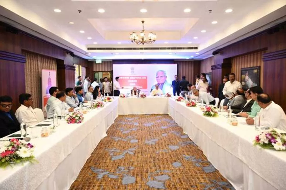 Union Minister Discusses Urban Ties with ADB Chief