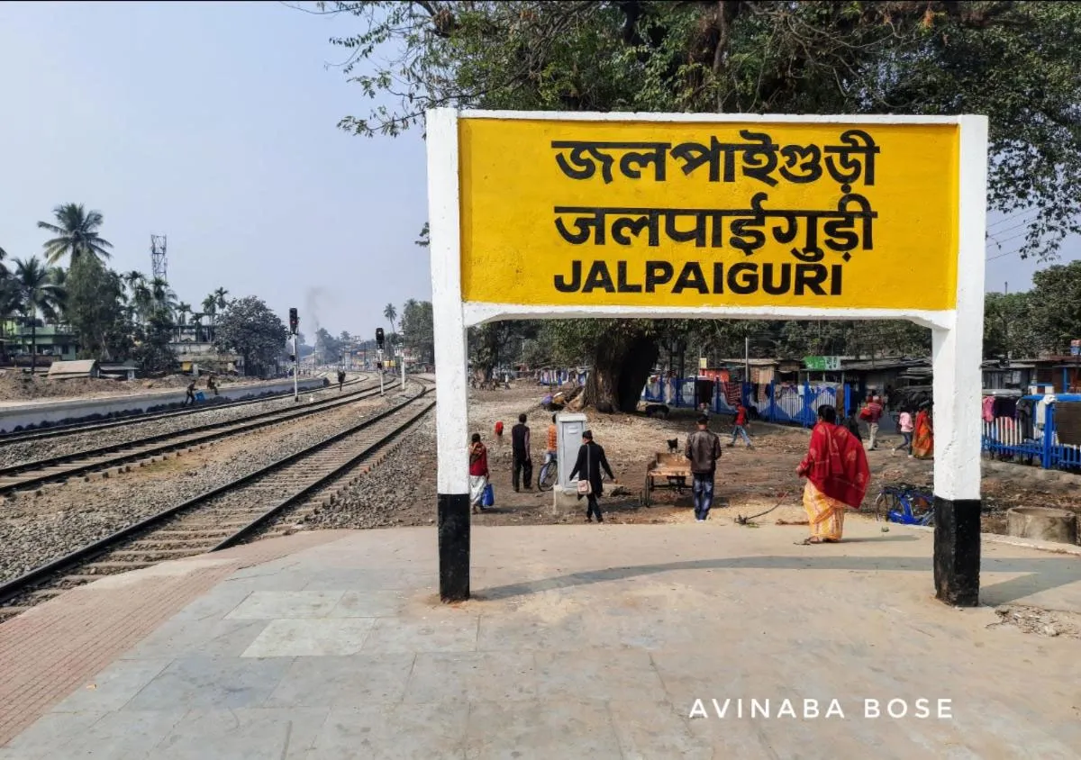 Vaishnaw Reviews Rs 5bn NJP Station Upgrade