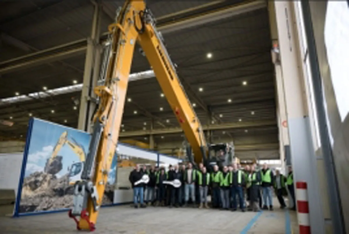 Liebherr Delivers 100th Machine to Klaas Bijlsma BV