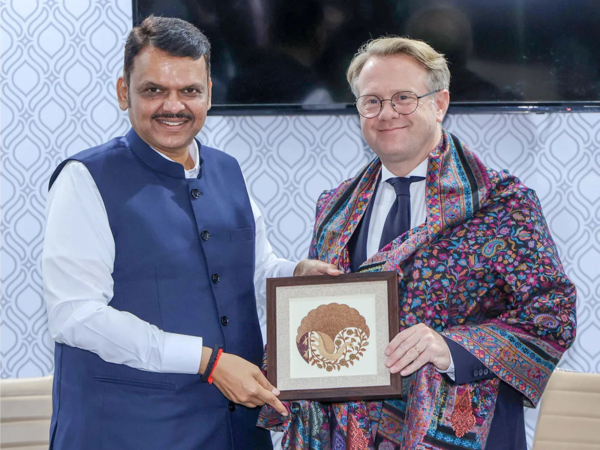 Fadnavis, Dutch Minister discuss maritime and water partnerships