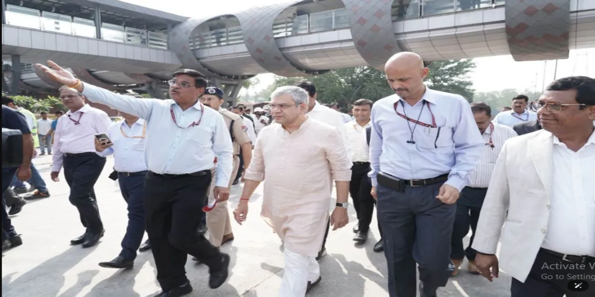Ashwini Vaishnaw Inaugurates Yatri Suvidha Kendra at NDLS
