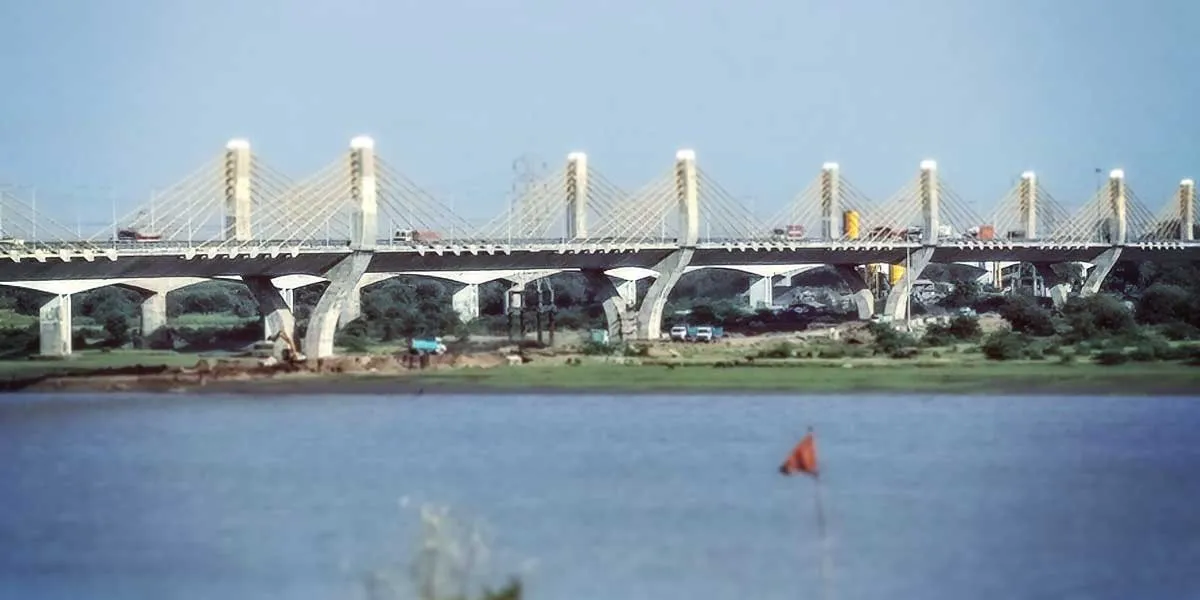 Tunnels and Bridges: Critical Links