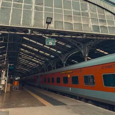 Eighteen Gujarat Stations Get Rs 1.64 Billion Upgrade