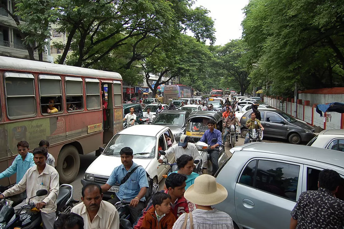 Pune Plans Parking Cuts on 32 Roads to Ease Congestion