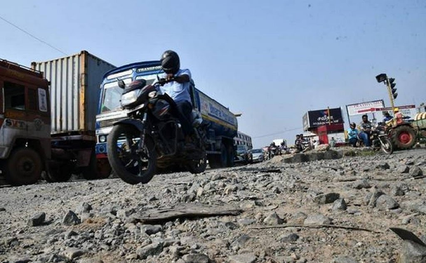 Commuters pay full toll despite HC’s 50% order
