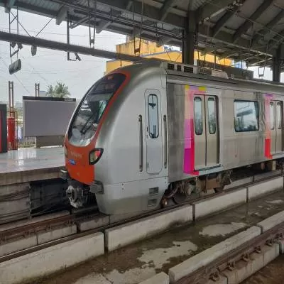 MMRDA Installs 400-Tonne Steel Girder Over Diva for Metro 5