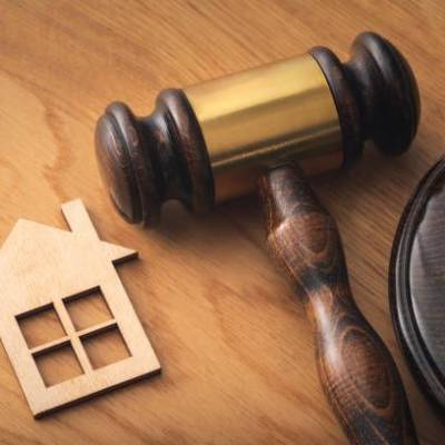Ahmedabad Municipal Corp seals 12 commercial units in Viratnagar 