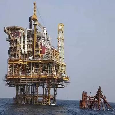 Oil trims losses on tight near-term supply