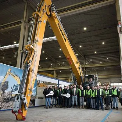 Klaas Bijlsma Marks 100th Liebherr Machine Delivery