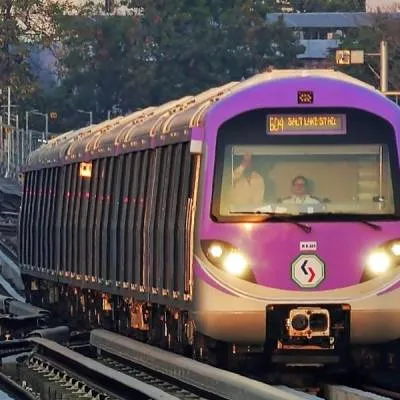 Technical Glitch Halts Services On Kolkata Metro Green Line