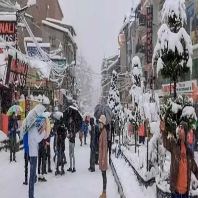 Shimla witnesses first snowfall; 566 roads blocked in Himachal Pradesh