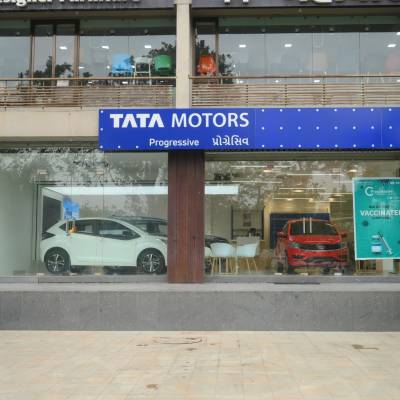 Tata Motors simultaneously inaugurates eight new showrooms in Ahmedabad