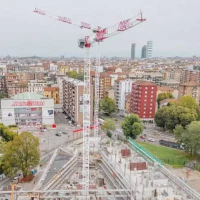 Assistedile installs Raimondi flat-top tower crane in Italy
