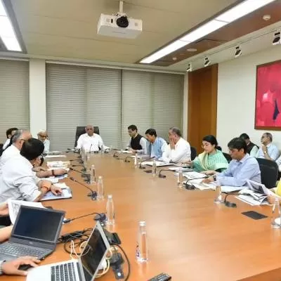 Gujarat CM Reviews Rs 117 Billion Projects in Tourism and Infrastructure