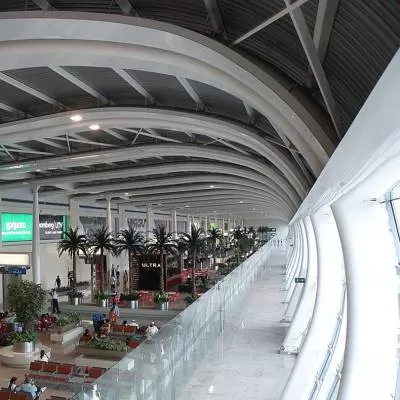 Adani’s Mumbai Airport Wins $750 Mn Apollo Backing