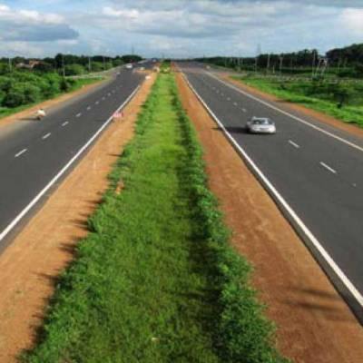 Gadkari kicks off eight road projects in East Godavari