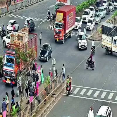 Mumbai-Pune Expressway shortens travel by 25 minutes
