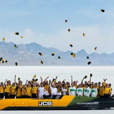 JCB Hydromax Sets Hydrogen Land Speed Record at 406.320 mph