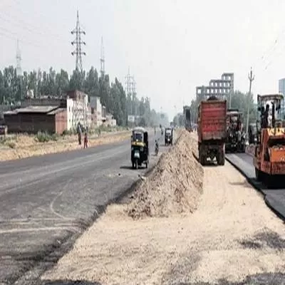 Mumbai Municipal Commissioner Inspects Road Cement Concretization Work