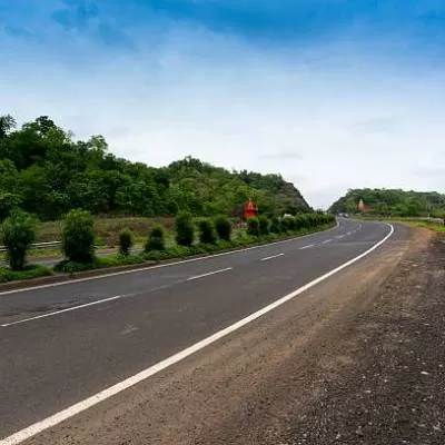 Cracks on Uyyakondan Canal Bund Road