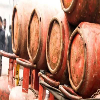 Govt boosts cooking gas subsidy for PMUY beneficiaries to Rs 300
