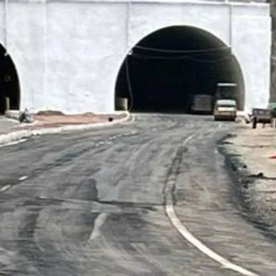 Shimla Halts NHAI Tunnel Work after Road Depression and Home Cracks 