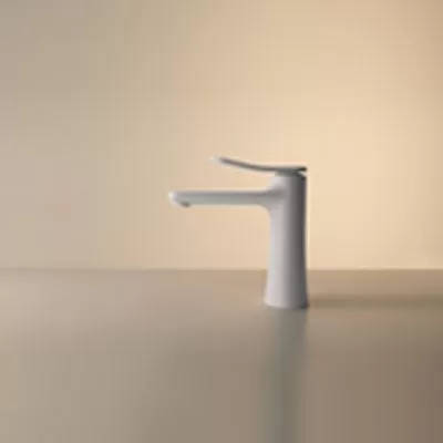 Sculptural Faucets with Slim Silhouettes