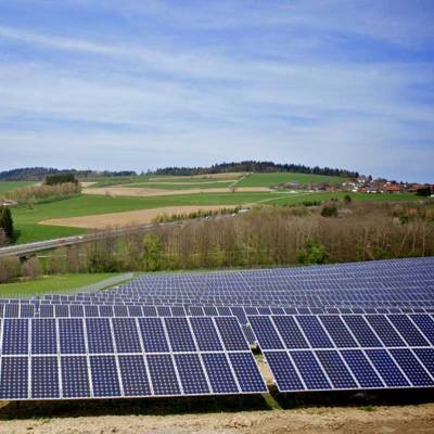 Welspun New Energy's CEO and Executive Director is Kapil Maheshwari