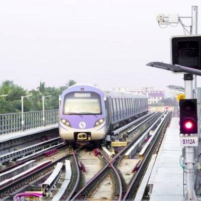  Kolkata metro starts services to extend Noapara to Dakshineswar line